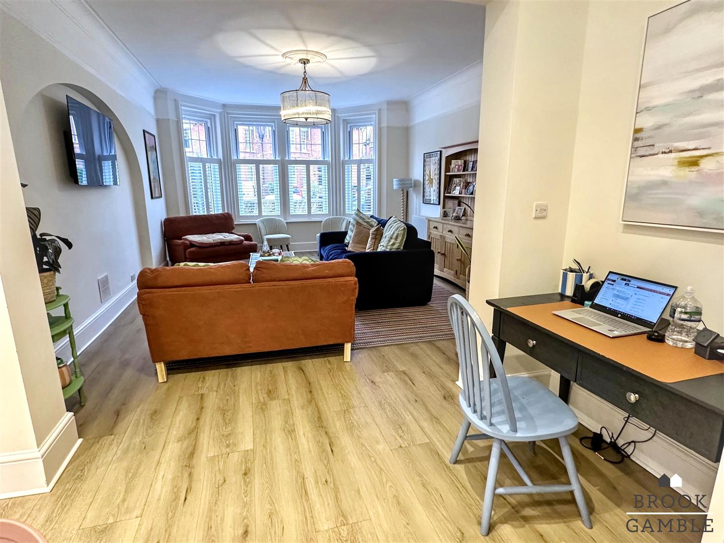 3 Bedroom Flat - Garden. Arlington Road in Eastbourne,  8